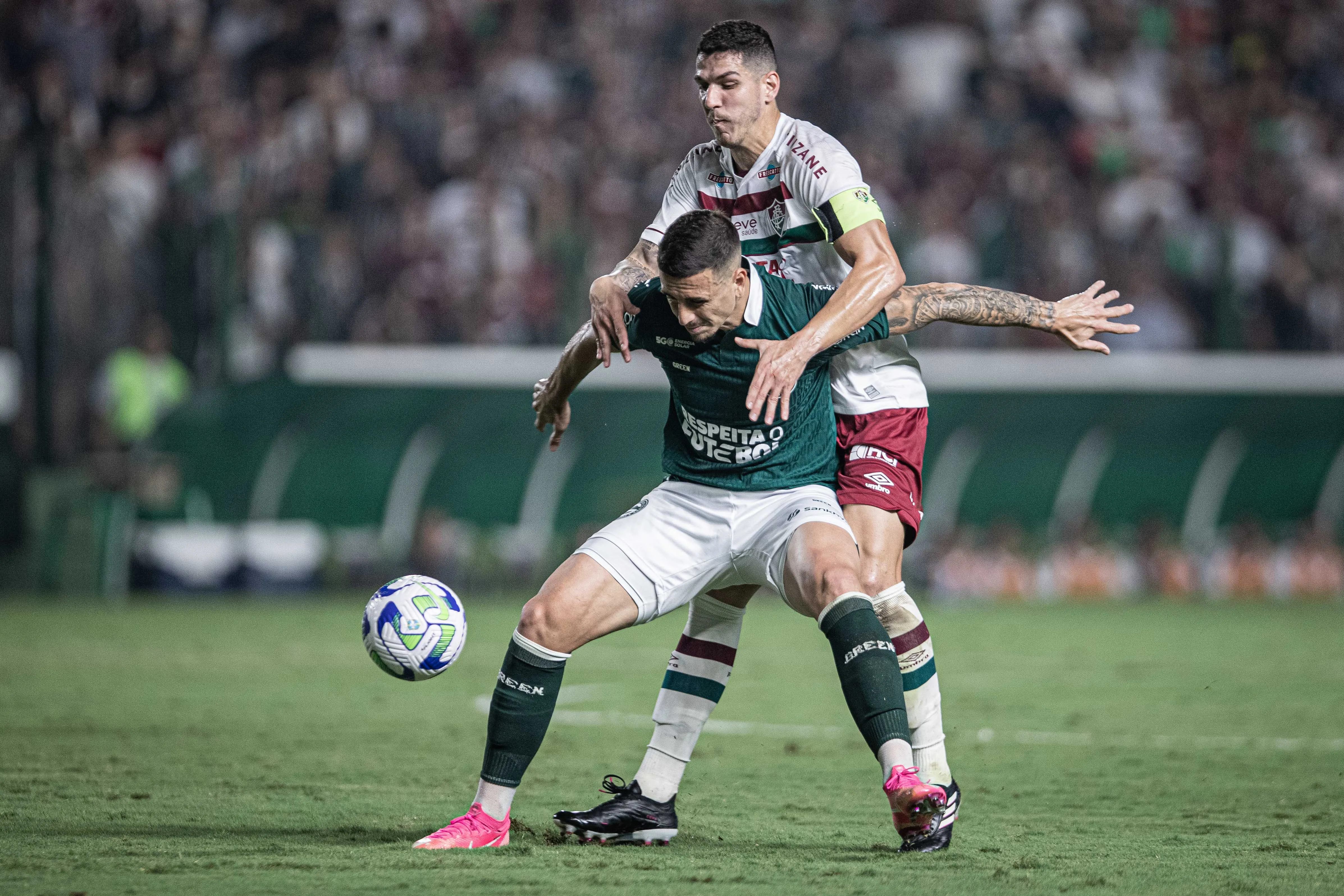 Heber Gomes/AGIF – Nino atuando pelo Fluminense contra Goiás