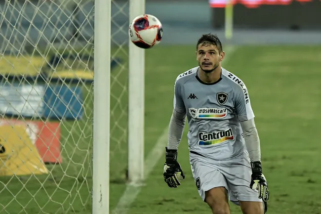 Foto: Thiago Ribeiro/AGIF – Douglas Borges atuando pelo Botafogo