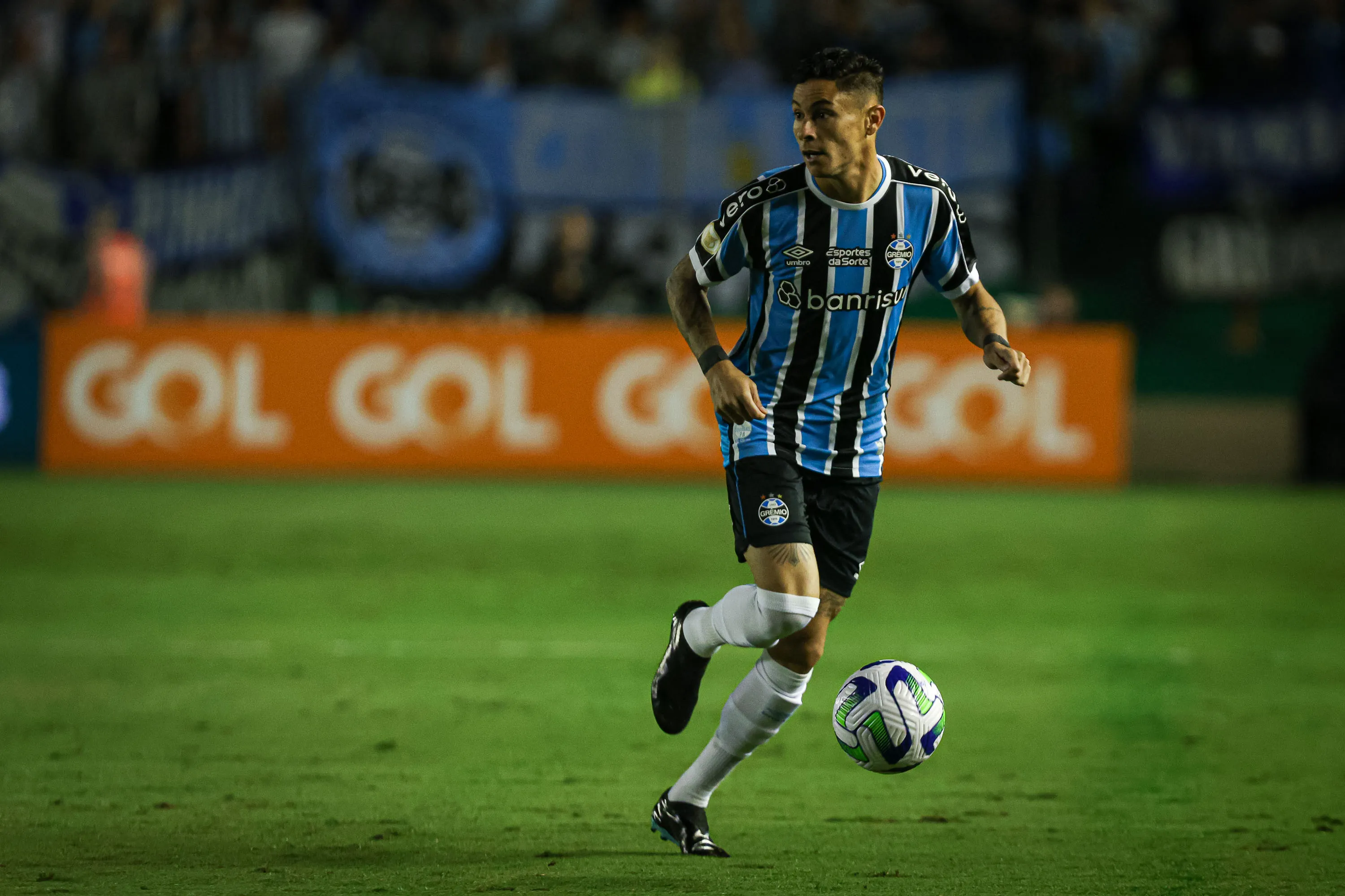 Foto: Maxi Franzoi/AGIF – Diogo Barbosa atuando pelo Grêmio