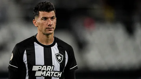 Foto: Thiago Ribeiro/AGIF - Victor Cuesta comenta sobre companheiro no Botafogo