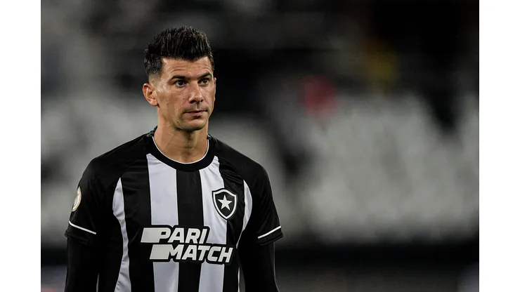 Foto: Thiago Ribeiro/AGIF - Victor Cuesta comenta sobre companheiro no Botafogo