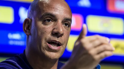 Foto: Gustavo Aleixo/Cruzeiro - Pepa observa situação de possível reforço do Cruzeiro.