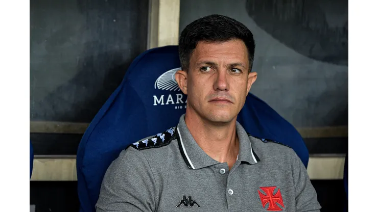 RJ - RIO DE JANEIRO - 06/05/2023 - BRASILEIRO A 2023, FLUMINENSE X VASCO - Mauricio Barbieri tecnico do Vasco durante partida contra o Fluminense no estadio Maracana pelo campeonato BRASILEIRO A 2023. Foto: Thiago Ribeiro/AGIF