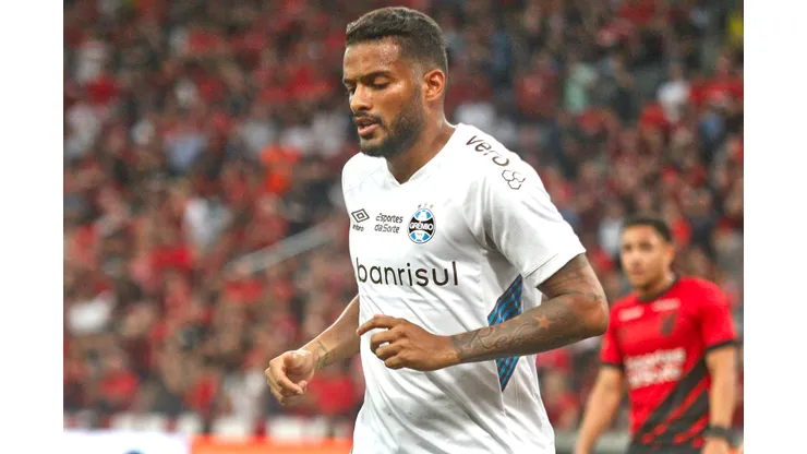 Foto: Gabriel Machado/AGIF - Reinaldo recebe punição do STJD no Grêmio.