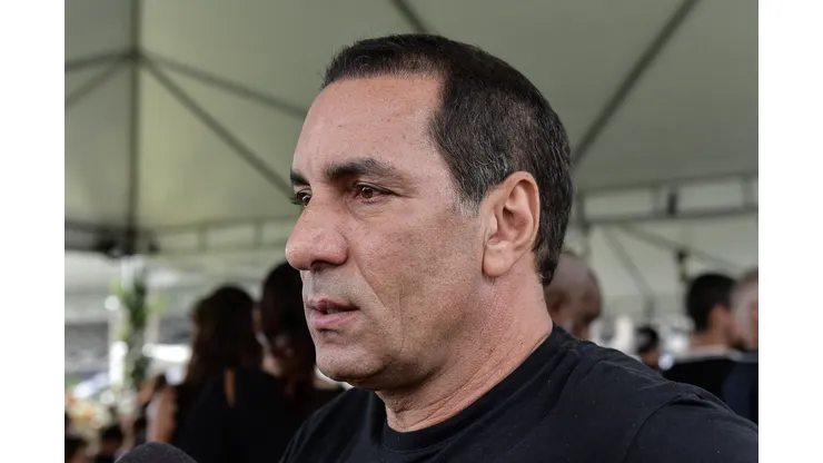 Foto: Thiago Ribeiro/AGIF - Edmundo dispara contra Barbieri no Vasco