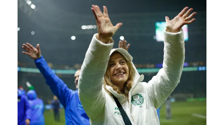 SAO PAULO, BRAZIL - NOVEMBER 02: Leila Pereira President of Palmeiras celebrates winning the championship with the fans after the match between Palmeiras and Fortaleza as part of Brasileirao Series A 2022 at Allianz Parque on November 02, 2022 in Sao Paulo, Brazil. (Photo by Ricardo Moreira/Getty Images)