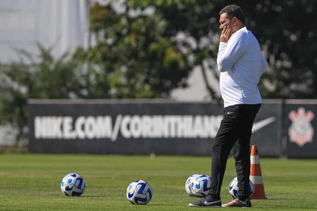 Foto: Marcello Zambrana/AGIF – Luxemburgo preparando treinamento no Corinthians