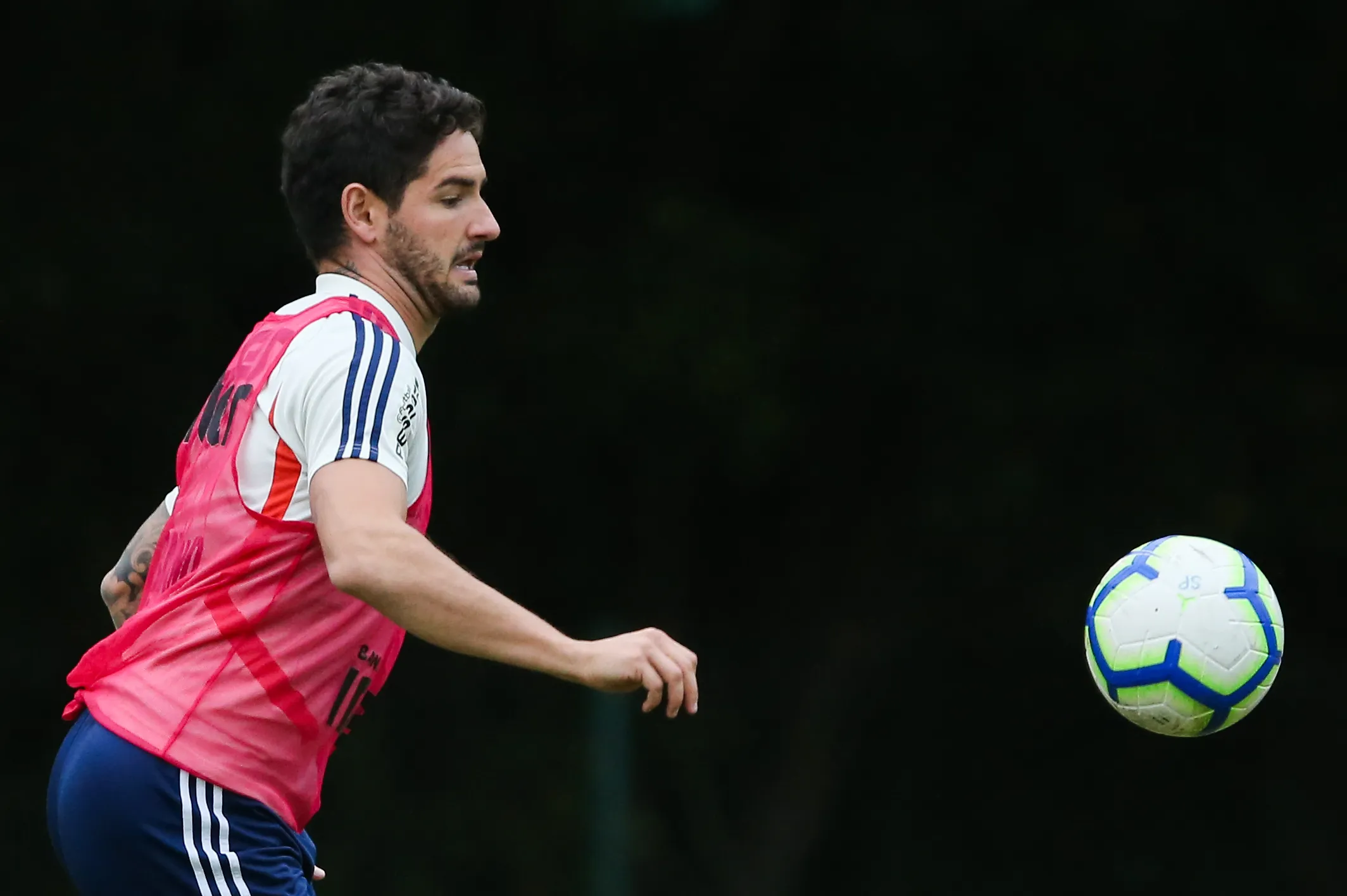 Foto: Marcello Zambrana/AGIF – Pato treinando no São Paulo