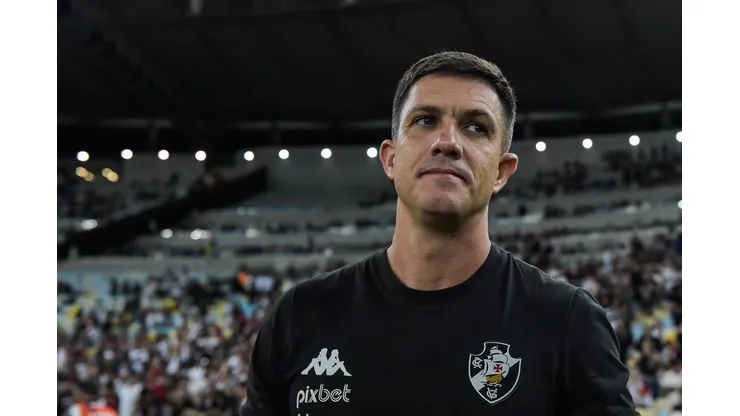 RJ - RIO DE JANEIRO - 05/06/2023 - BRASILEIRO A 2023, VASCO X FLAMENGO - Mauricio Barbieri tecnico do Vasco durante partida contra o Flamengo no estadio Maracana pelo campeonato BRASILEIRO A 2023. Foto: Thiago Ribeiro/AGIF