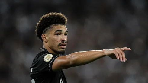 RJ - Rio de Janeiro - 10/11/2022 - BRASILEIRO A 2022, BOTAFOGO X SANTOS - Adryelson jogador do Botafogo durante partida contra o Santos no estadio Engenhao pelo campeonato Brasileiro A 2022. Foto: Thiago Ribeiro/AGIF