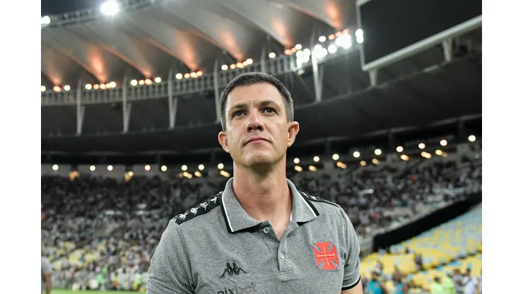 RJ - Rio de Janeiro - 16/02/2023 - CARIOCA 2023, VASCO X BOTAFOGO - Mauricio Barbieri tecnico do Vasco durante partida contra o Botafogo no estadio Maracana pelo campeonato Carioca 2023. Foto: Thiago Ribeiro/AGIF