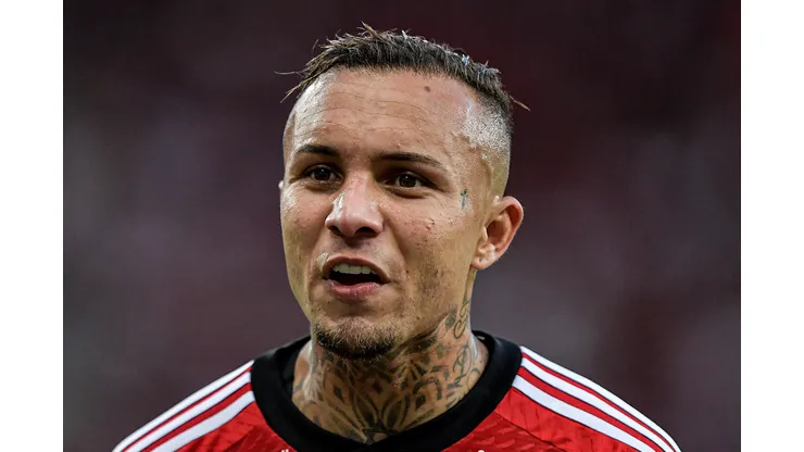 RJ - RIO DE JANEIRO - 30/04/2023 - BRASILEIRO A 2023, FLAMENGO X BOTAFOGO - Everton Cebolinha jogador do Flamengo durante partida contra o Botafogo no estadio Maracana pelo campeonato BRASILEIRO A 2023. Foto: Thiago Ribeiro/AGIF