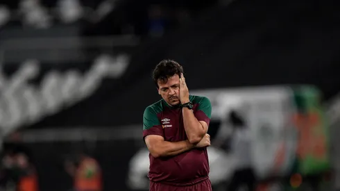 RJ – RIO DE JANEIRO – 20/05/2023 – BRASILEIRO A 2023, BOTAFOGO X FLUMINENSE – Fernando Diniz tecnico do Fluminense durante partida contra o Botafogo no estadio Engenhao pelo campeonato BRASILEIRO A 2023. Foto: Thiago Ribeiro/AGIF