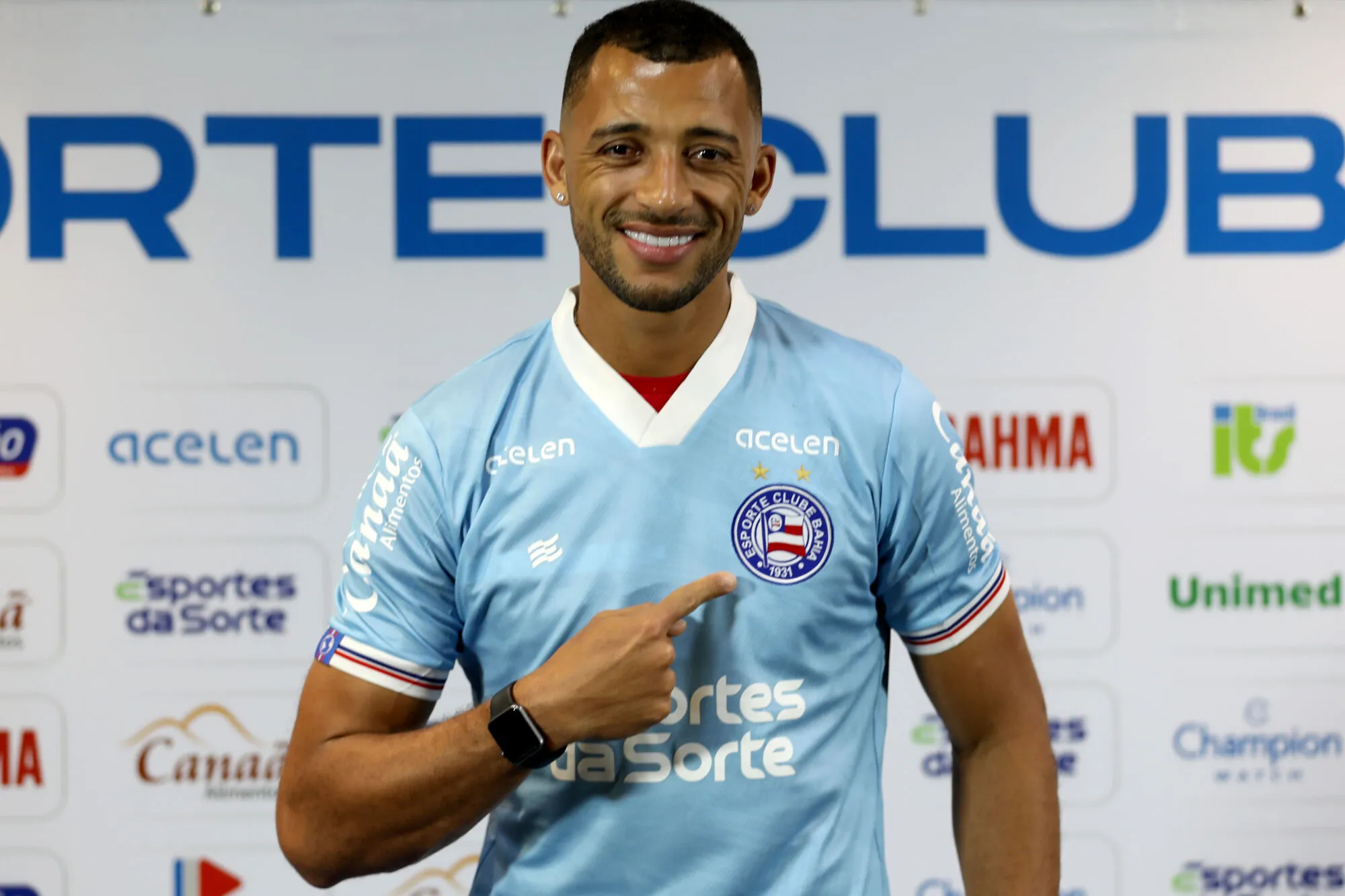 Foto: Reprodução/Bahia – Vitor Hugo sendo apresentado no Bahia