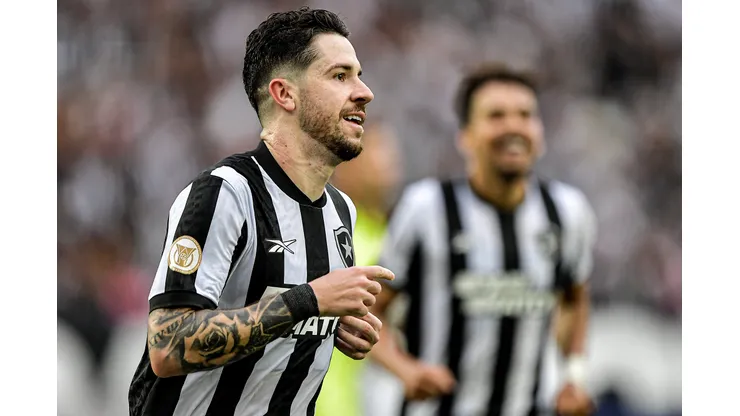 RJ - RIO DE JANEIRO - 30/07/2023 - BRASILEIRO A 2023, BOTAFOGO X CORITIBA -Gustavo Sauer jogador do Botafogo comemora seu gol durante partida contra o Coritiba no estadio Engenhao pelo campeonato Brasileiro A 2023. Foto: Thiago Ribeiro/AGIF