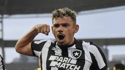 Tiquinho Soares expõe bastidores do Botafogo após bater recorde na carreira