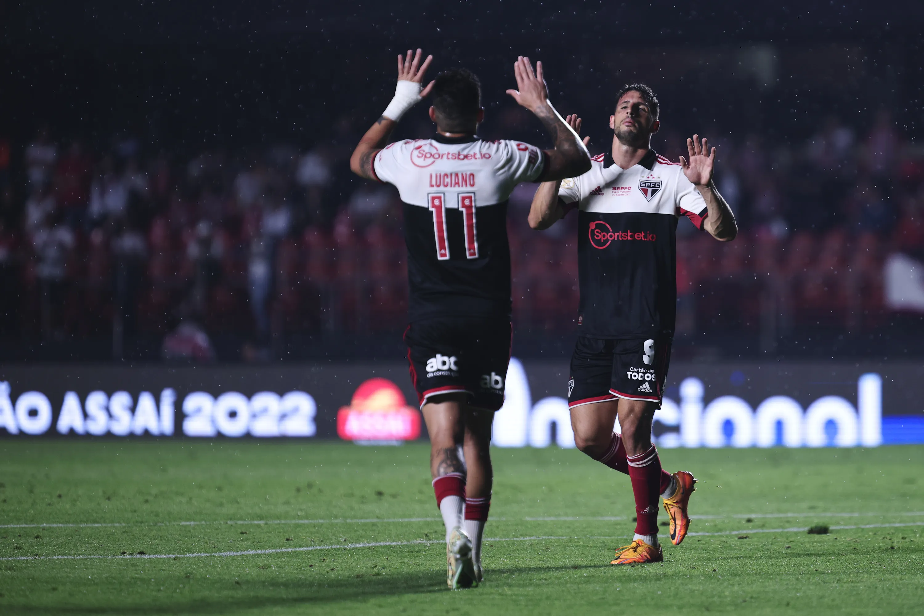 Foto: Ettore Chiereguini/AGIF Calleri e Luciano pelo São Paulo em 2022