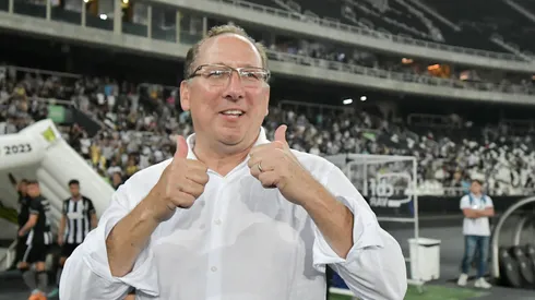 Foto: Thiago Ribeiro/AGIF - John Textor fica próximo de mais uma contratação para o Glorioso.