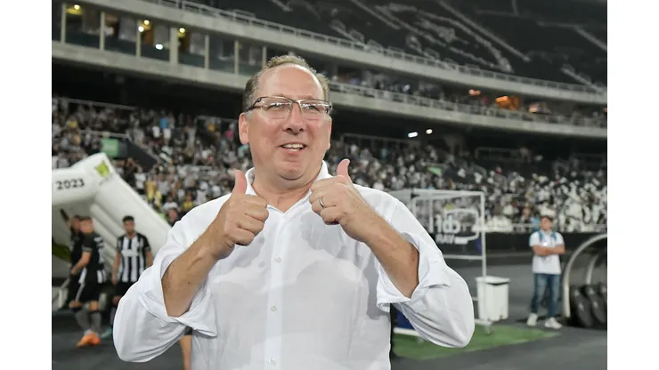 Foto: Thiago Ribeiro/AGIF - John Textor fica próximo de mais uma contratação para o Glorioso.