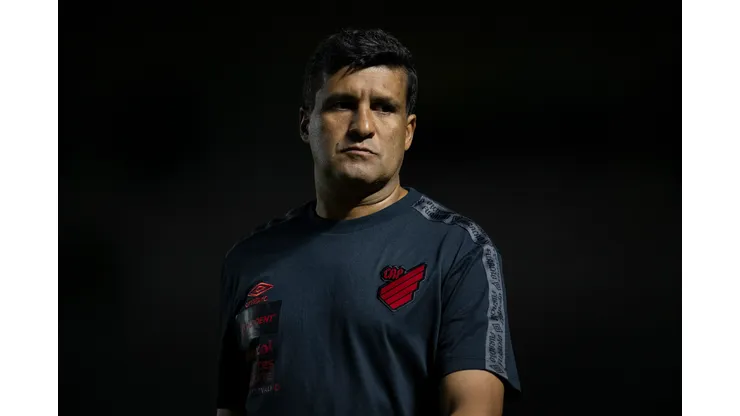 Foto: Jorge Rodrigues/AGIF - Wesley Carvalho recebe boa notícia.