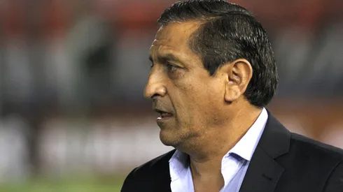 ASUNCION, PARAGUAY - MARCH 29: Ramon Diaz coach of Paraguay looks on during a match between Paraguay and Brazil as part of FIFA 2018 World Cup Qualifiers at Defensores del Chaco Stadium on March 29, 2016 in Asuncion, Paraguay. (Photo by Luis Vera/LatinContent via Getty Images)