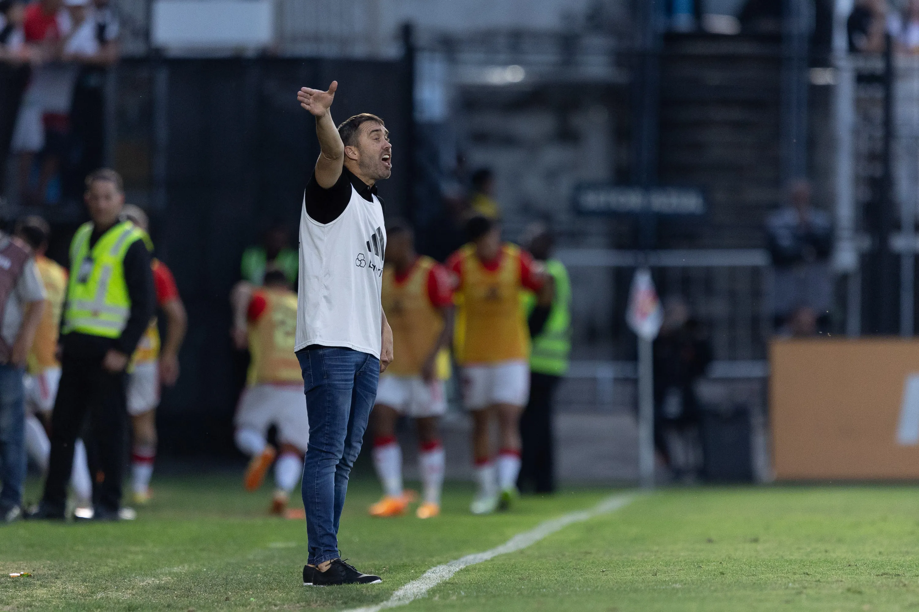 Foto: Diogo Reis/AGIF – Eduardo Coudet sob comando do Internacional