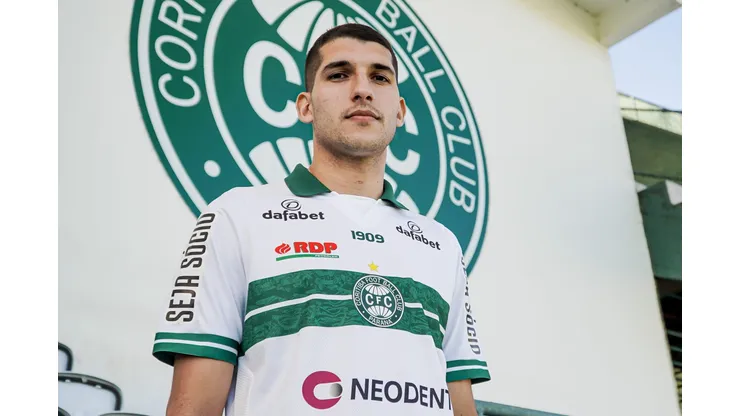 Reprodução/Coritiba- Matheus Bianqui, volante do Coritiba