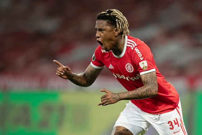 (Photo by Liamara Polli-Pool/Getty Images) – Abel Hernandez atuando pelo Inter em 2020