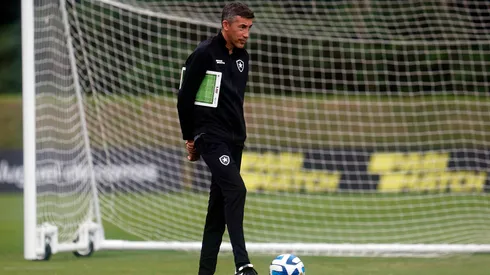 Foto: Vitor Silva/Botafogo – Bruno Lage é regularizado no BID.