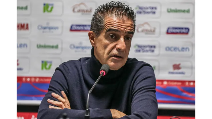 Foto: Robson Mafra/AGIF - Renato Paiva ganha problemão no Bahia.