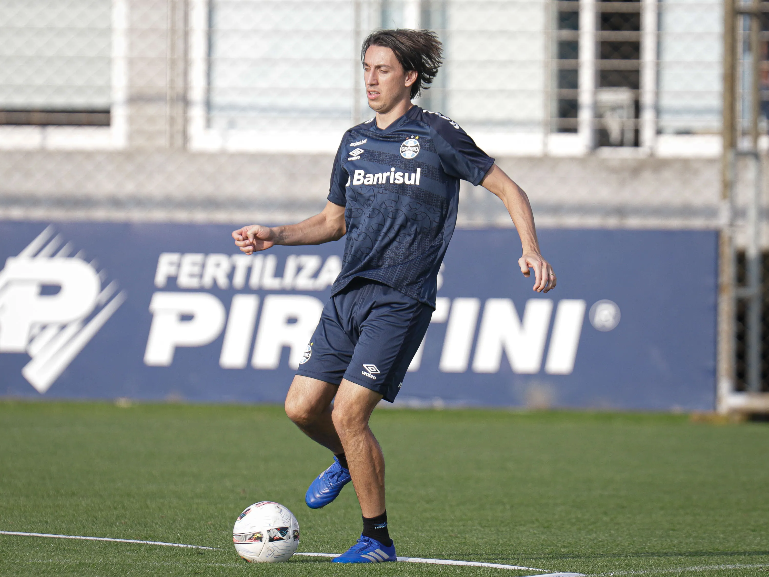Foto: Maxi Franzoi/AGIF – Geromel treinando no Grêmio