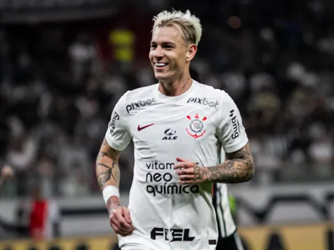 Roger Guedes se impressiona e enche a bola de Matías Rojas