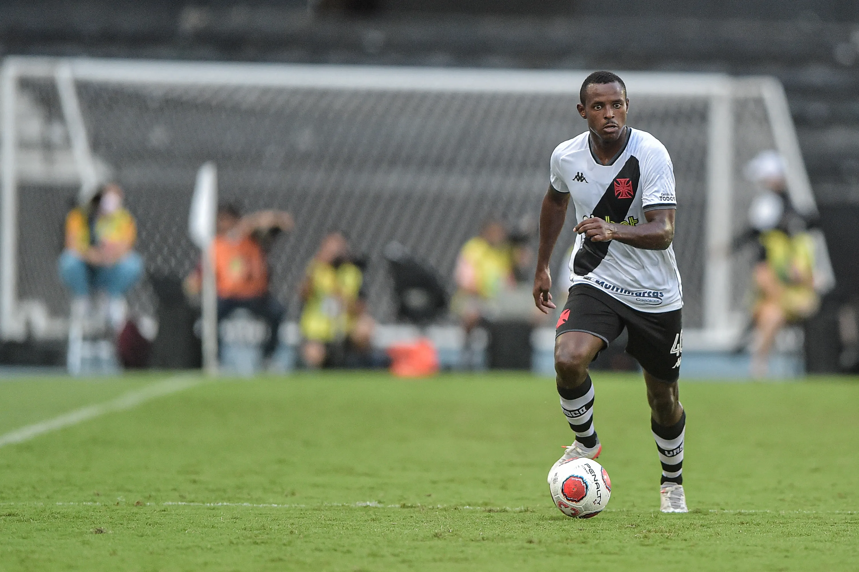 Foto: Thiago Ribeiro/AGIF – Ulisses atuando pelo Vasco em 2022