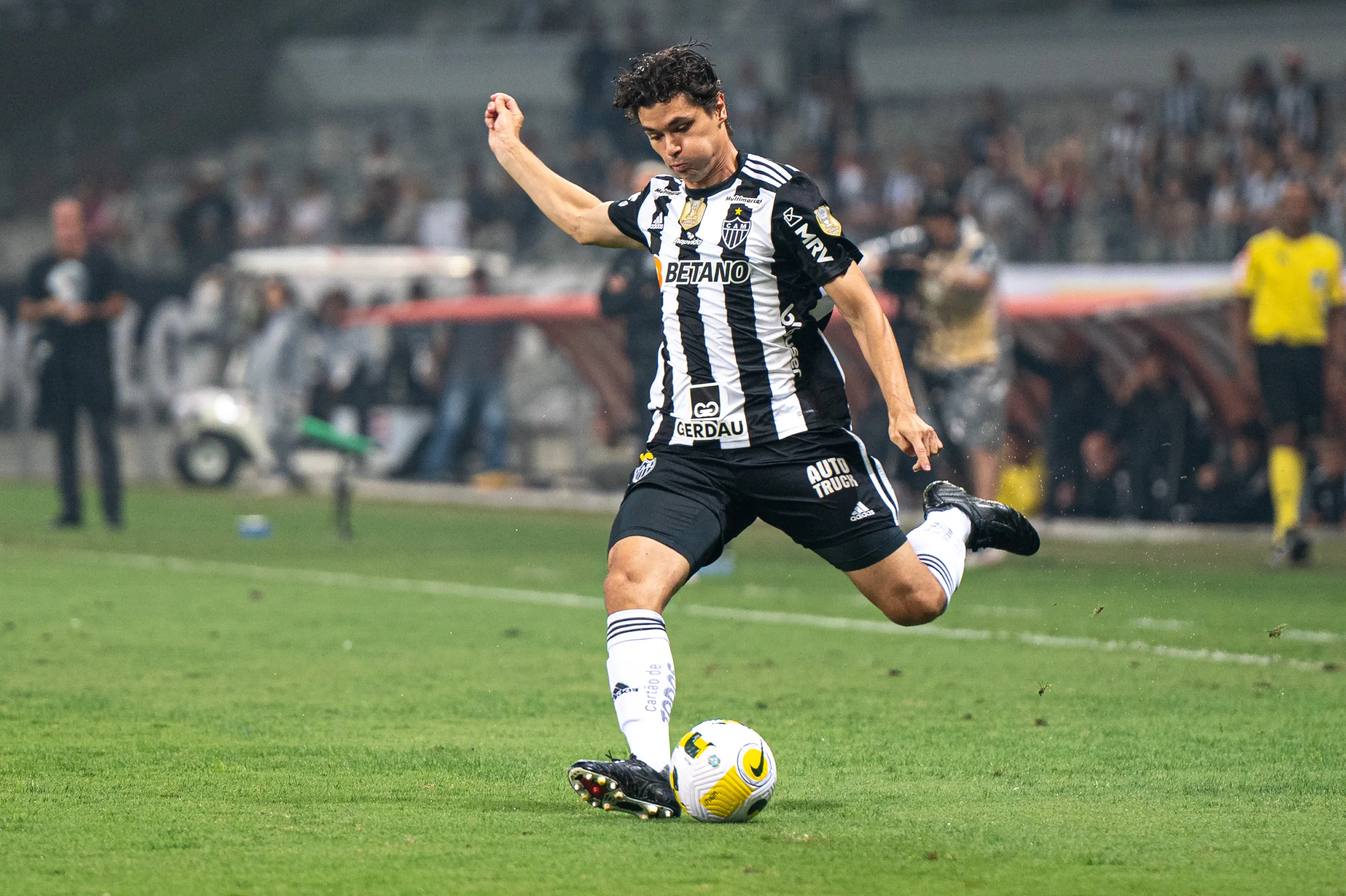 Foto: Alessandra Torres/AGIF – Dodô atuando pelo Galo