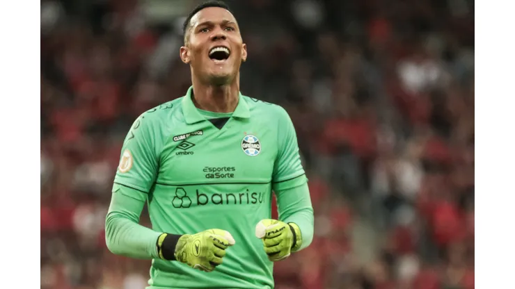 Foto: Robson Mafra/AGIF - Adriel está de saída do Grêmio