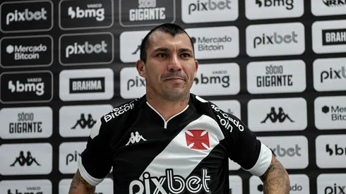 Foto: Thiago Ribeiro/AGIF - Medel é apresentado Vasco.