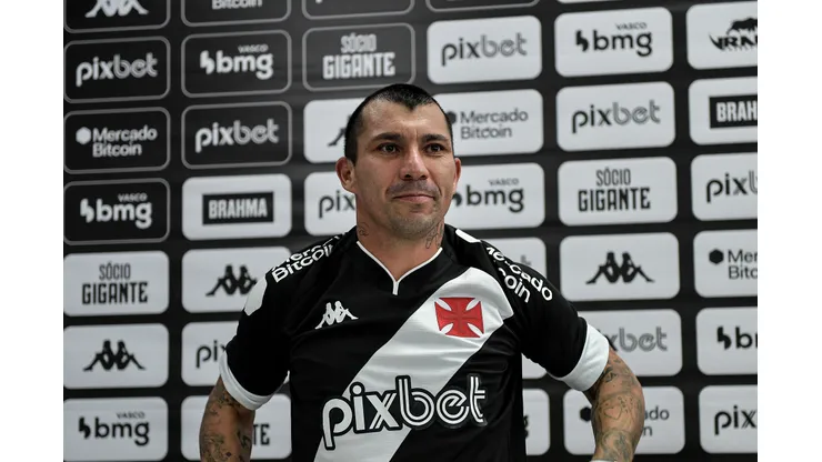 Foto: Thiago Ribeiro/AGIF - Medel é apresentado Vasco.
