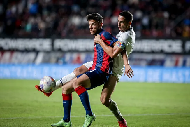 (Photo by Roberto Tuero/SOPA Images/LightRocket via Getty Images) – Martegani atuando pelo San Lorenzo