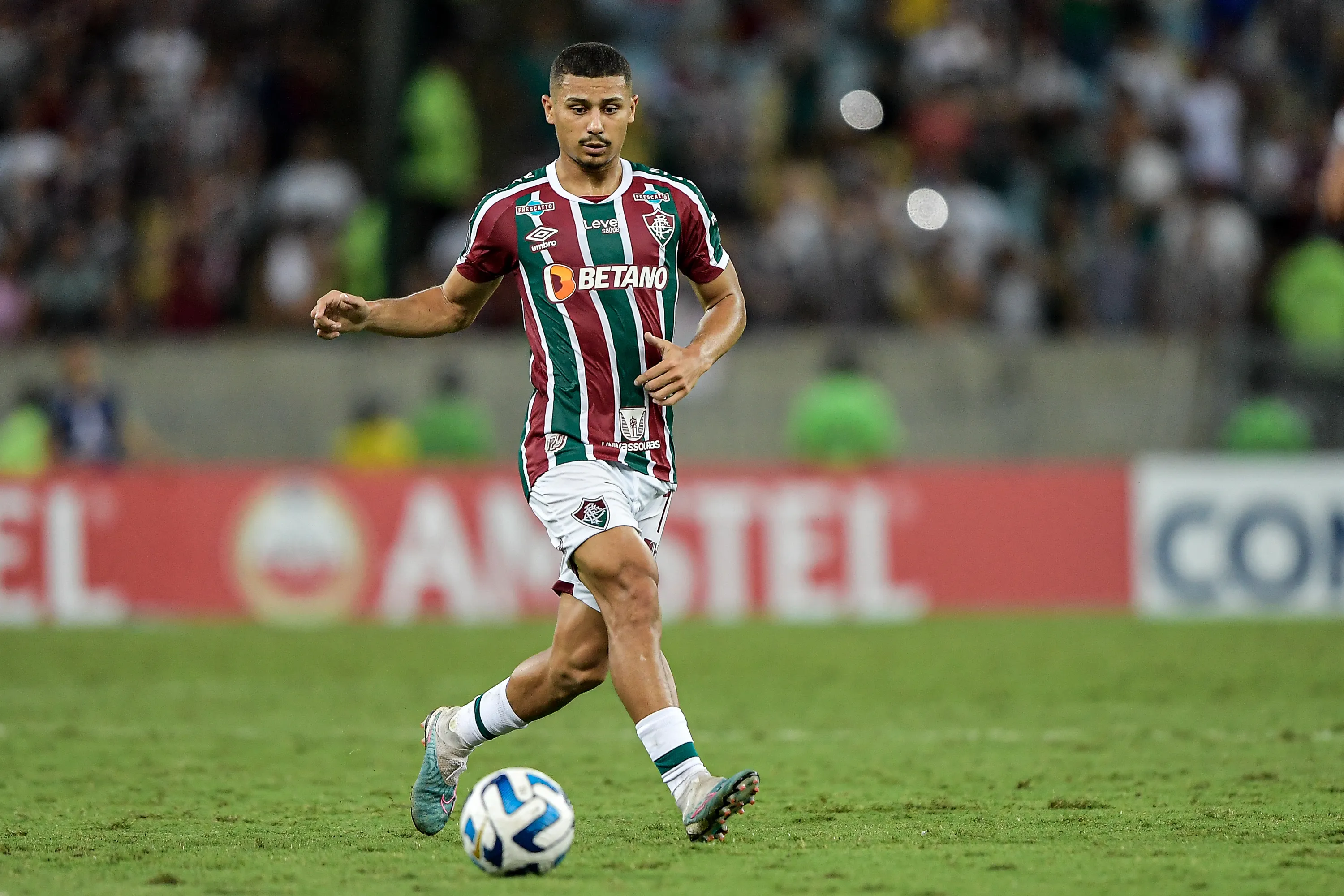 Foto: Thiago Ribeiro/AGIF – André atuando pelo Fluminense