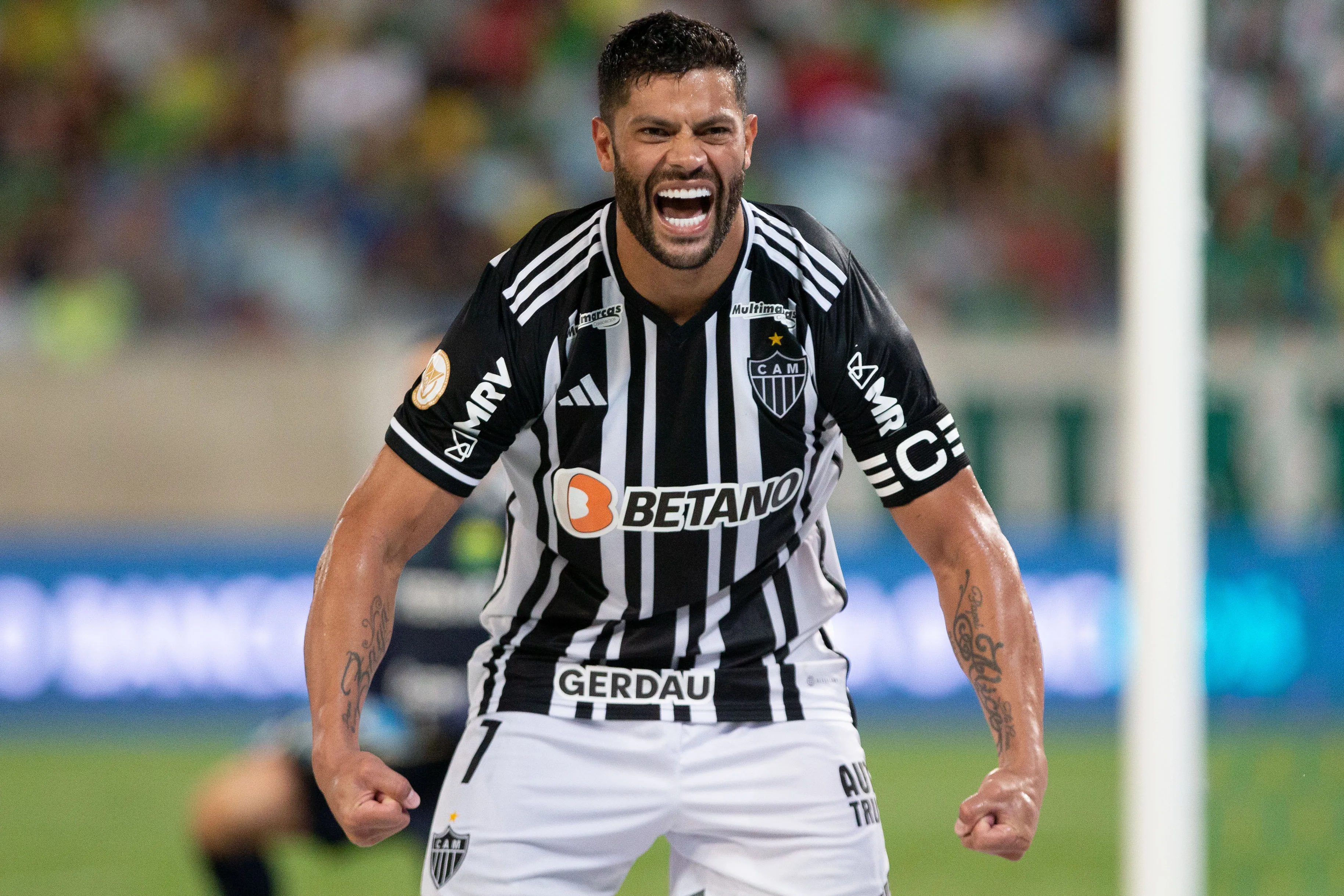Foto: Gil Gomes/AGIF – Hulk comemorando gol no Atlético-MG