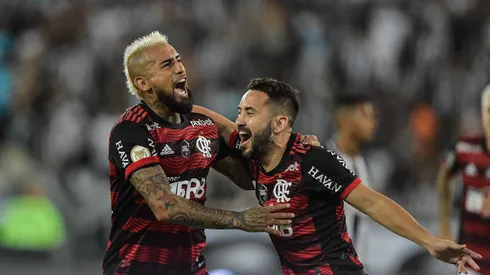 Foto: Thiago Ribeiro/AGIF – Athletico-PR acerta contratação de meio-campista do Flamengo