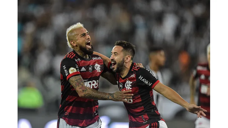 Foto: Thiago Ribeiro/AGIF - Athletico-PR acerta contratação de meio-campista do Flamengo