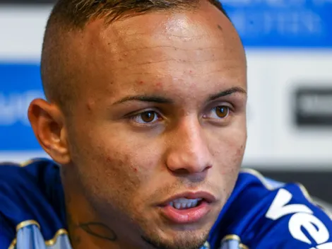 GRÊMIO! Torcida rival 'entra no pescoço' de Everton 