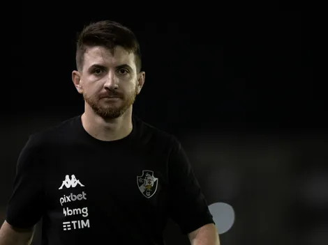 De olho no Cruzeiro, William Batista faz diversas modificações no time titular