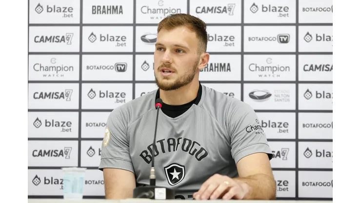 Foto: Vítor Silva/Botafogo - Lucas Perri comenta sobre futuro treinador do clube.
