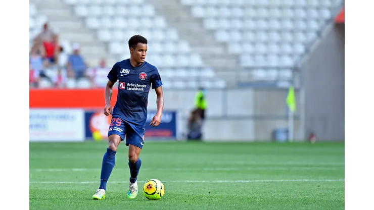 Photo by Aurelien Meunier/Getty Images for FC Midtjylland - Athletico toma decisão final sobre Paulinho.