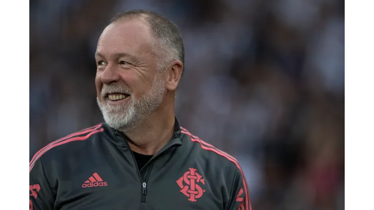 RJ - Rio de Janeiro - 16/10/2022 - BRASILEIRO A 2022, BOTAFOGO X INTERNACIONAL - Mano Menezes tecnico do Internacional durante partida contra o Botafogo no estadio Engenhao pelo campeonato Brasileiro A 2022. Foto: Jorge Rodrigues/AGIF