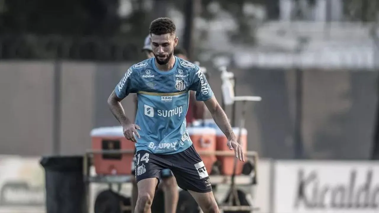 Foto: Reprodução/Santos – Wagner Leonardo atuando no Santos em 2021