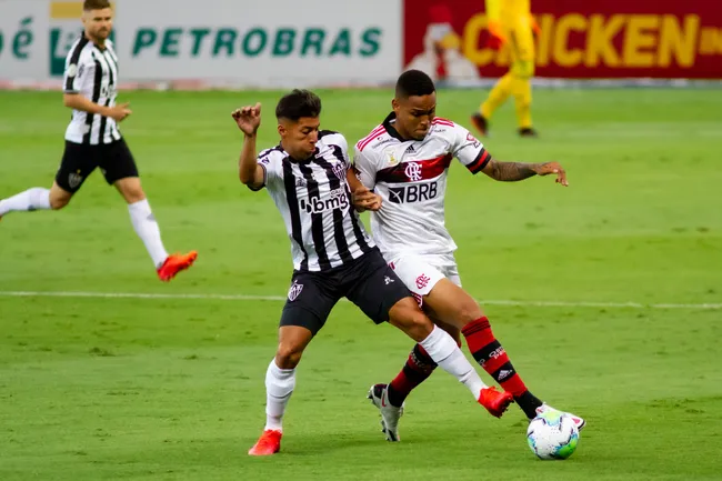 Foto: Fernando Moreno/AGIF – Alan Franco atuando pelo Atlético-MG em 2021
