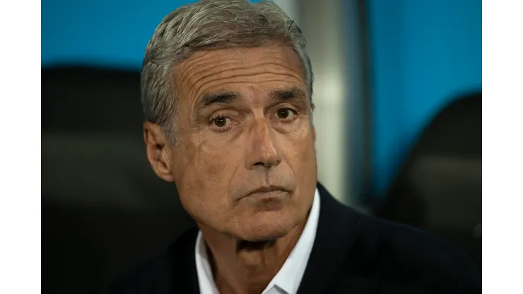 RJ - RIO DE JANEIRO - 29/06/2023 - COPA SUL-AMERICANA 2023, BOTAFOGO X MAGALLANES - Luis Castro tecnico do Botafogo durante partida contra o Magallanes no estadio Engenhao pelo campeonato Copa Sul-Americana 2023. Foto: Jorge Rodrigues/AGIF